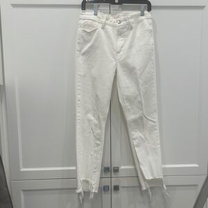 Elegant White Cropped Jeans with Frayed Hem